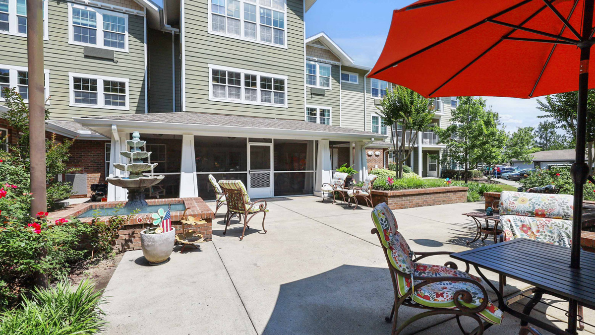The outdoor patio at Southern Pines