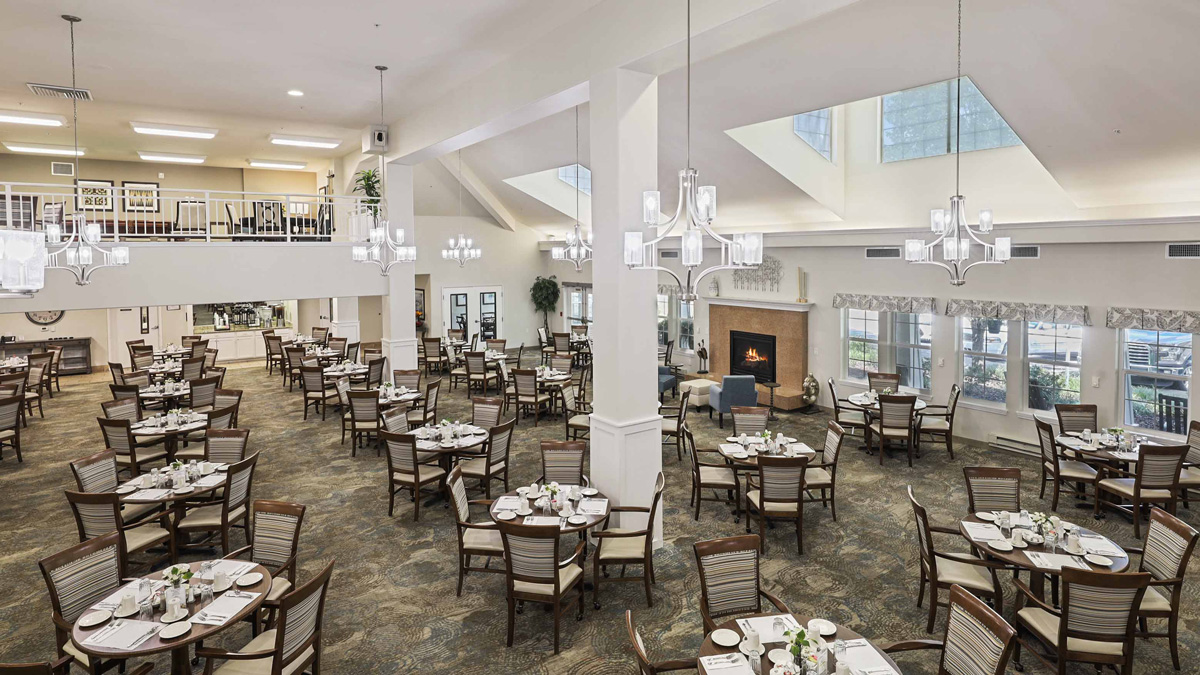 The dining room at Southern Pines set for mealtime
